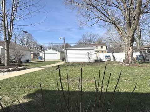 Exterior - 665 S May Ave, Kankakee, IL 60901 photo 5 of 8