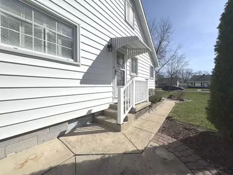 Exterior - 665 S May Ave, Kankakee, IL 60901 photo 3 of 8