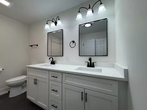Bath - 870 E Thacker St, Des Plaines, IL 60016 photo 1 of 3