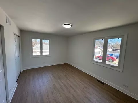 Bedroom - 870 E Thacker St, Des Plaines, IL 60016 photo 3 of 3