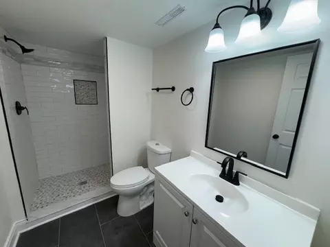 Bath - 870 E Thacker St, Des Plaines, IL 60016 photo 3 of 3