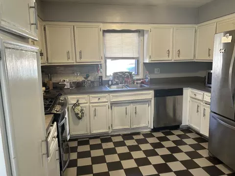 Kitchen - 14904 Springfield Ave, Midlothian, IL 60445 photo 3 of 3