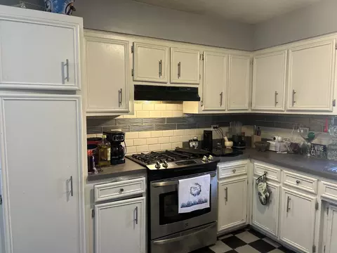 Kitchen - 14904 Springfield Ave, Midlothian, IL 60445 photo 2 of 3