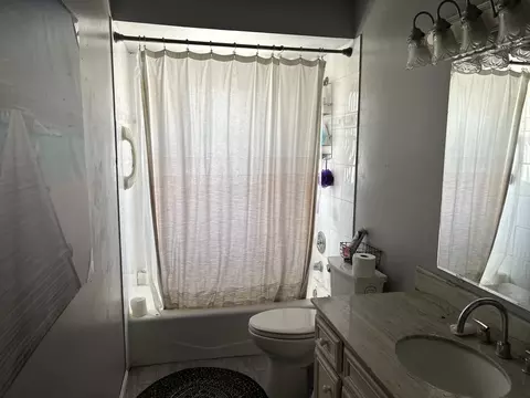Bath - 14904 Springfield Ave, Midlothian, IL 60445 photo 1 of 1