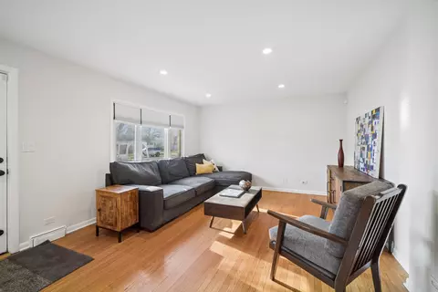 Living - Undisclosed, Northbrook, IL 60062 photo 2 of 3