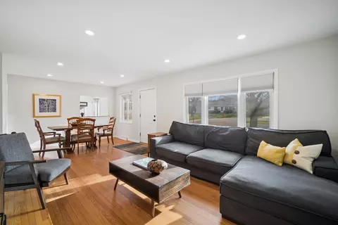 Living - Undisclosed, Northbrook, IL 60062 photo 1 of 3