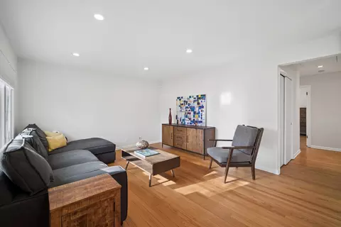 Living - Undisclosed, Northbrook, IL 60062 photo 3 of 3