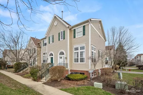 2436 Courtyard Cir #1, Aurora, IL 60506