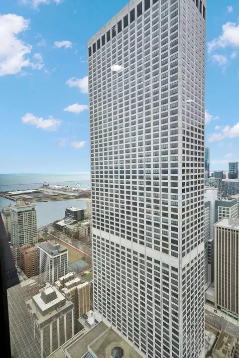 View/Area - 175 E Delaware Pl #6018, Chicago, IL 60611 photo 3 of 11