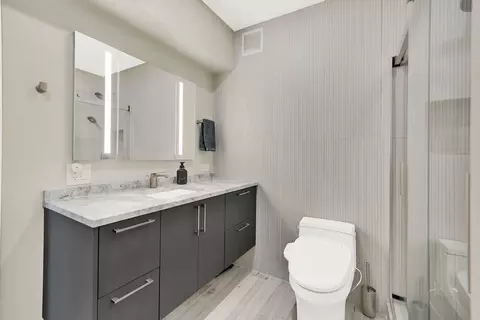 Bath - 175 E Delaware Pl #6018, Chicago, IL 60611 photo 1 of 3