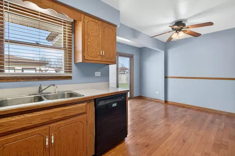 Kitchen - 3005 Art Schultz Dr, Plainfield, IL 60586 photo 5 of 5