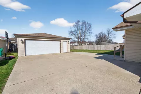 Exterior - 3005 Art Schultz Dr, Plainfield, IL 60586 photo 2 of 6