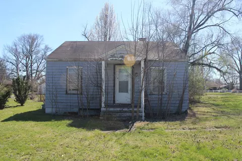 1025 E Noleman St, Centralia, IL 62801