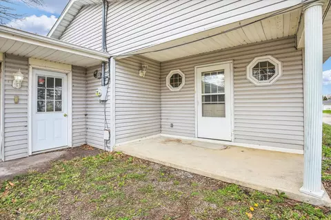 Exterior - 106 E Harrison St, Catlin, IL 61817 photo 4 of 7