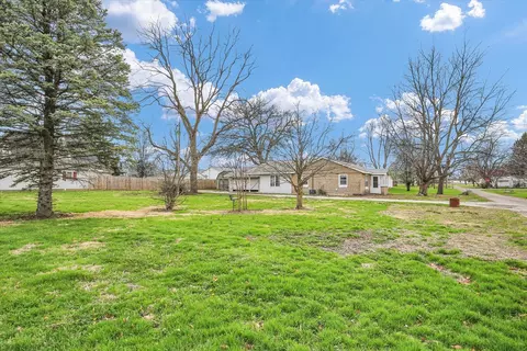 Exterior - 106 E Harrison St, Catlin, IL 61817 photo 3 of 7