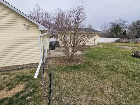 Exterior - 4506 26th Ave, Moline, IL 61265 photo 6 of 9
