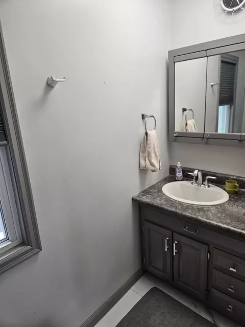 Bath - 4506 26th Ave, Moline, IL 61265 photo 2 of 3