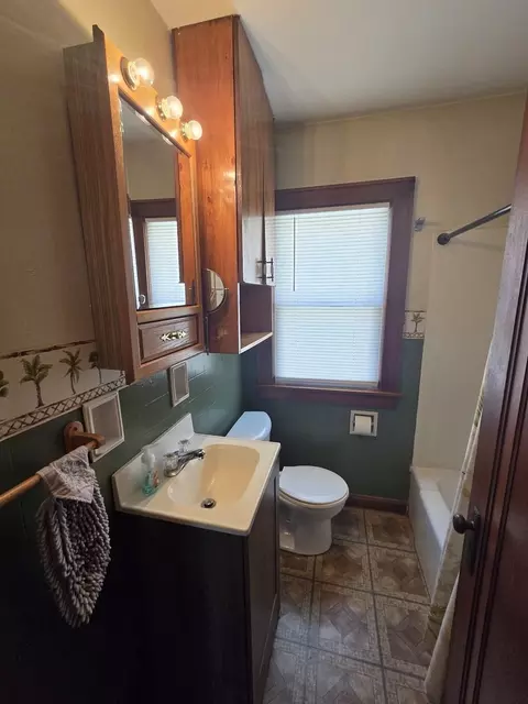 Bath - 813 E 15th St, Sterling, IL 61081 photo 1 of 2