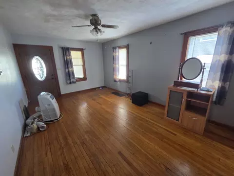 Living - 813 E 15th St, Sterling, IL 61081 photo 1 of 4