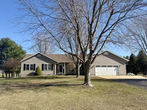 20922 Cattail Rd, Fulton, IL 61252