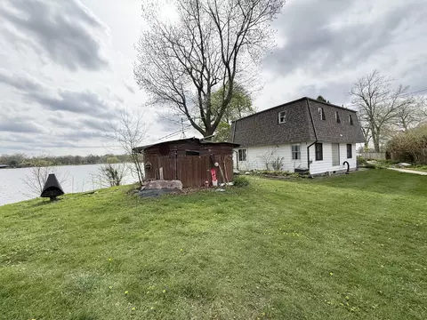 33498 N Lake Shore Dr, Grayslake, IL 60030