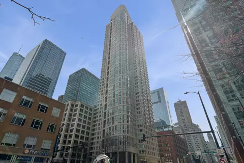 345 N La Salle Dr #1706, Chicago, IL 60654