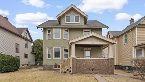 1203 W Locust St, Davenport, IA 52804