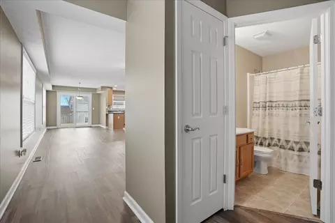 Entry Way - 910 Gerike Way, Bloomington, IL 61704 photo 1 of 2