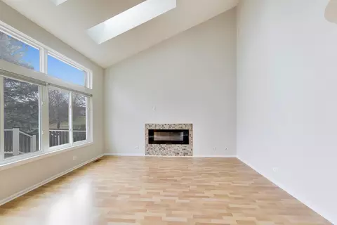 Living - 485 Topaz Ln, Bartlett, IL 60103 photo 6 of 9