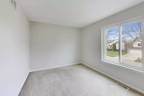 Bedroom - 485 Topaz Ln, Bartlett, IL 60103 photo 4 of 8