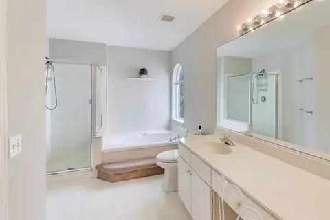 Bath - 485 Topaz Ln, Bartlett, IL 60103 photo 2 of 4