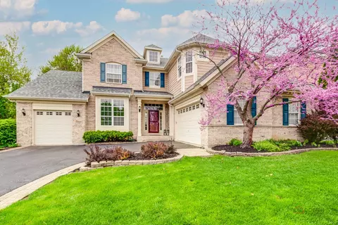 146 Colonial Dr, Vernon Hills, IL 60061