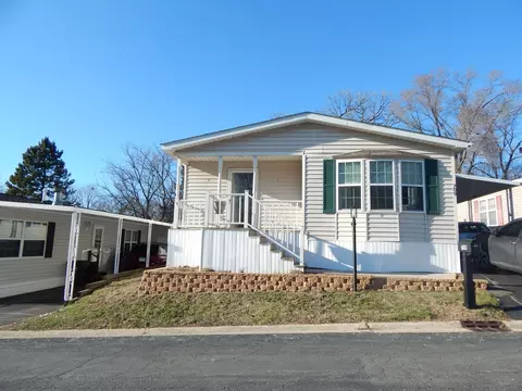 709 Hillcrest Ln, Crystal Lake, IL 60014