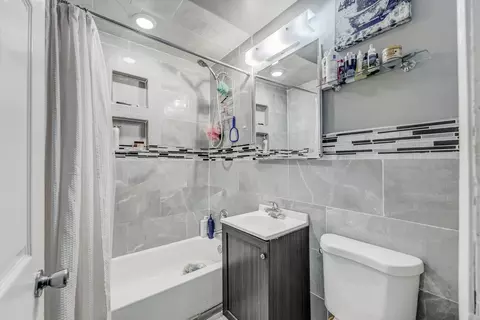 Bath - 2816 E 127th St, Chicago, IL 60633 photo 1 of 1