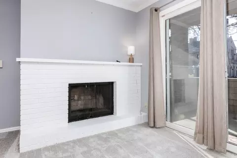 Living - 1111 E Jefferson St #1, Bloomington, IL 61701 photo 3 of 6