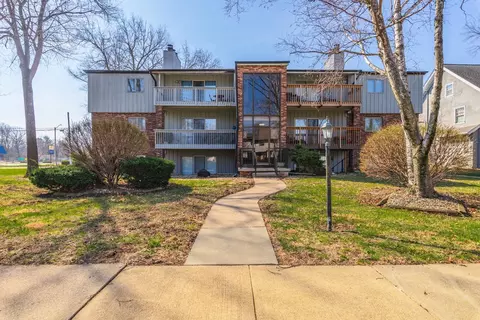 1111 E Jefferson St #1, Bloomington, IL 61701