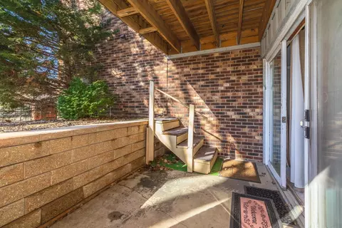 Exterior - 1111 E Jefferson St #1, Bloomington, IL 61701 photo 2 of 7