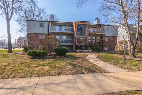 Exterior - 1111 E Jefferson St #1, Bloomington, IL 61701 photo 7 of 7