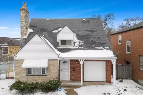 7732 S Paxton Ave, Chicago, IL 60649