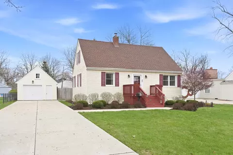 22 S Westlawn Ave, Aurora, IL 60506