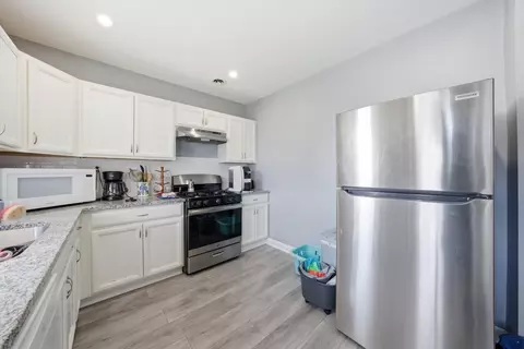 Kitchen - 4533 Deyo Ave, Brookfield, IL 60513 photo 4 of 5