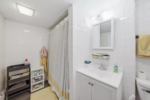 Bath - 4533 Deyo Ave, Brookfield, IL 60513 photo 1 of 2