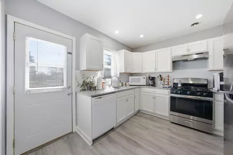 Kitchen - 4533 Deyo Ave, Brookfield, IL 60513 photo 3 of 5