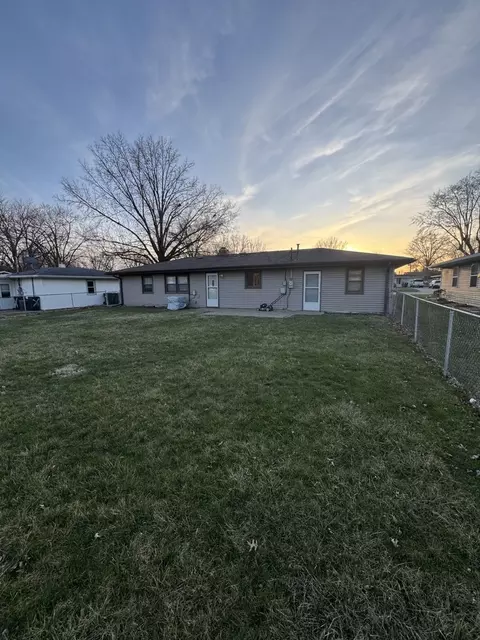 Exterior - 1908 22nd Ave, Sterling, IL 61081 photo 5 of 7