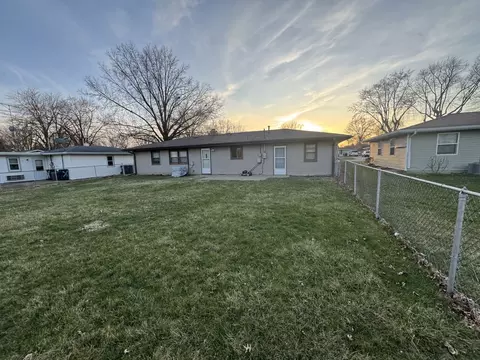 Exterior - 1908 22nd Ave, Sterling, IL 61081 photo 6 of 7
