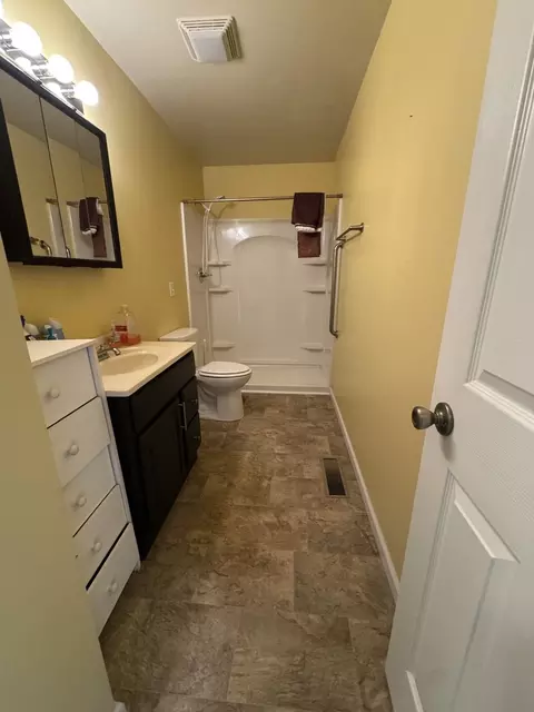 Bath - 1908 22nd Ave, Sterling, IL 61081 photo 1 of 1