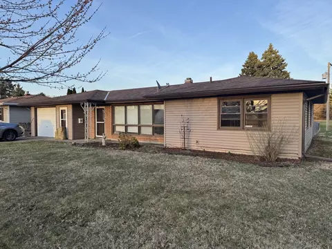 Exterior - 1908 22nd Ave, Sterling, IL 61081 photo 3 of 7