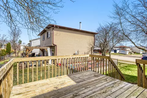 Exterior - 4441 Harbor Cir, Hoffman Estates, IL 60192 photo 3 of 5