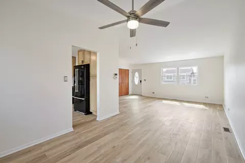 Living - 4441 Harbor Cir, Hoffman Estates, IL 60192 photo 5 of 6