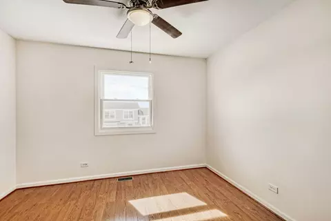 Bedroom - 4441 Harbor Cir, Hoffman Estates, IL 60192 photo 4 of 4